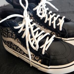 VANS Sk8 Hi Girls Black Floral High Top Sneakers Flowers Kids 2.5 MTE